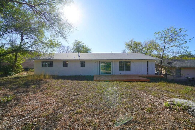Building Photo - 323 Stockton Dr