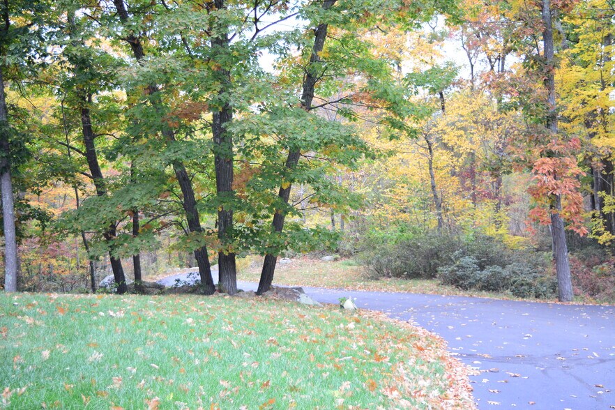 Building Photo - 9 Mountain Laurel Ln
