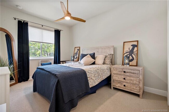 Building Photo - 521 SW Ocean Blvd