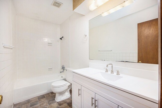 Building Photo - 2829 Tepee Ave