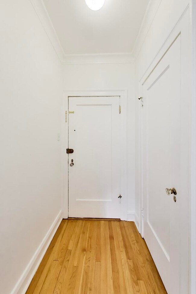 Building Photo - 408 Ridge Ave