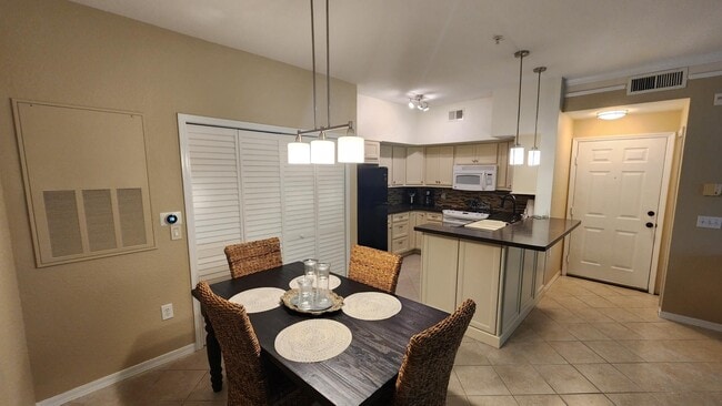 Building Photo - 4152 Central Sarasota Pkwy