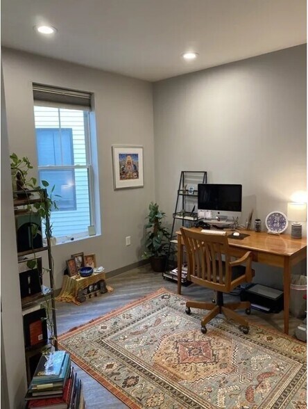 Building Photo - 18 Preble St