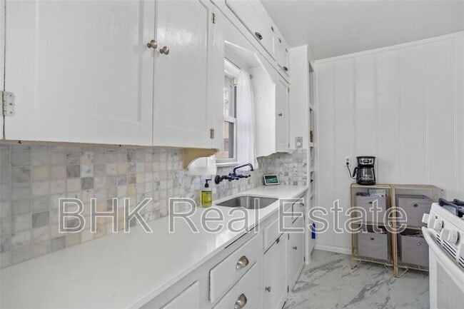 Building Photo - 1915 Clover Ln