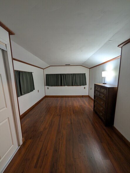 Building Photo - 8970 E Gull Lake Dr