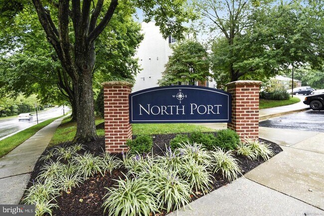 Building Photo - 678 Newbridge Ct