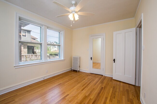 Building Photo - 2121 W Morse Ave