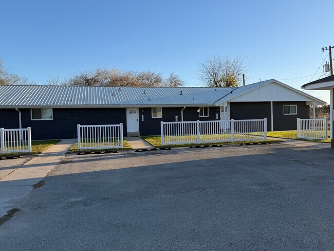 Building Photo - 13573 U.S. Hwy 87 W