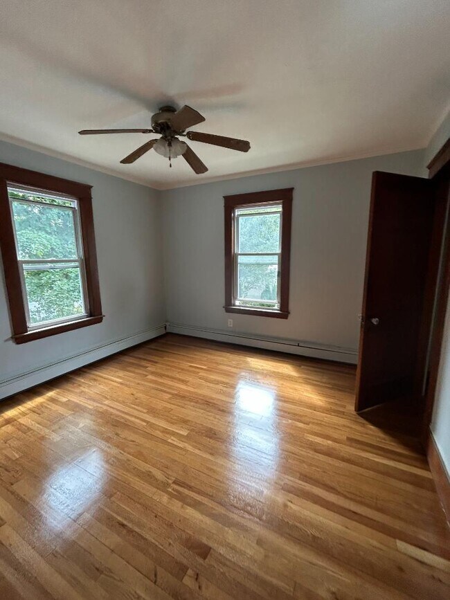 Building Photo - 130 Kinsley St