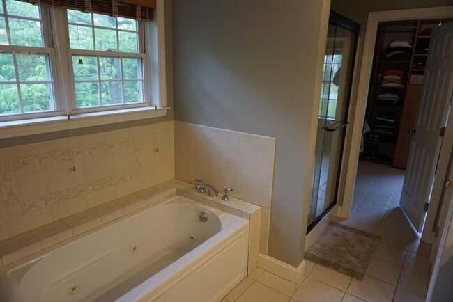 Building Photo - 60 Rockwood Dr