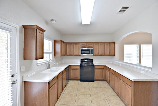 Building Photo - 2106 Charlotte Estates Dr
