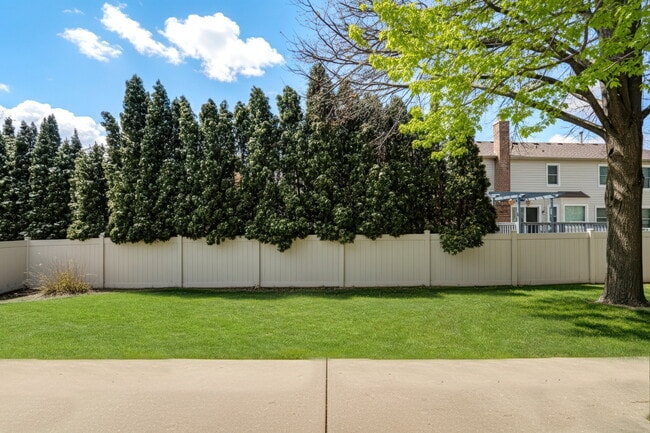 Building Photo - 1000 Cumberland Ln