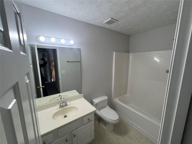 Building Photo - 991 Wicker Pine Dr NE