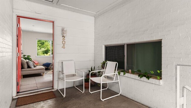 Building Photo - 1208 Enfield Rd