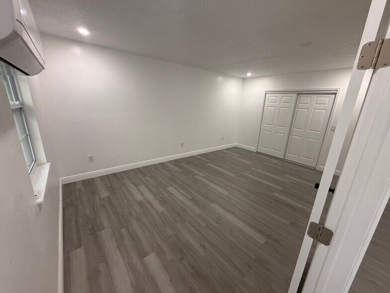 Building Photo - 2331 Glenridge Dr