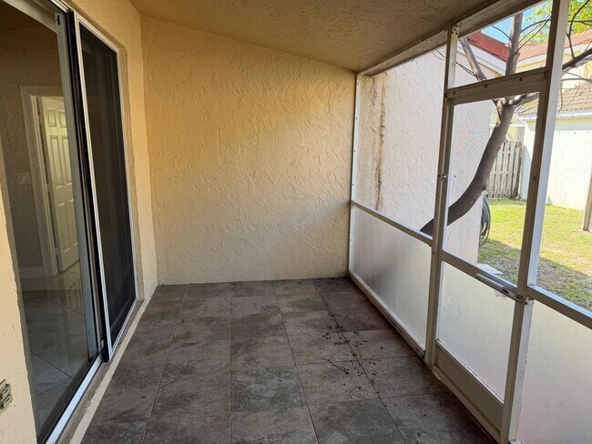 Building Photo - 10123 Caoba St