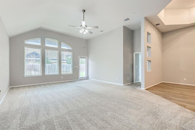 Building Photo - 251 Clear Frk Lp