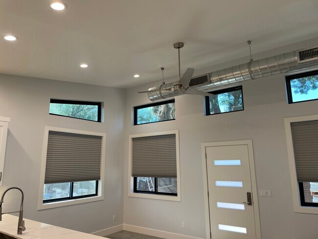 Building Photo - 1220 S Roosevelt St