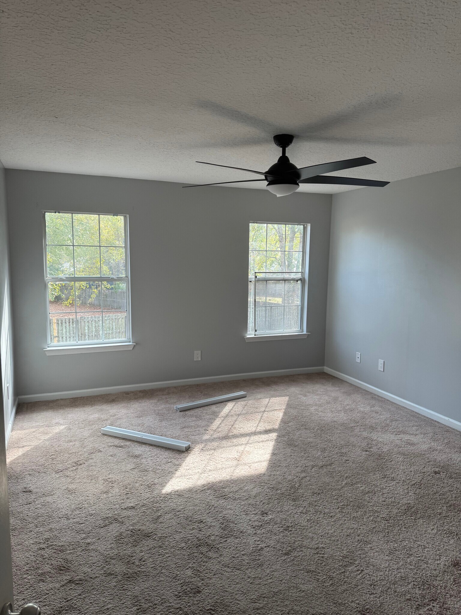 Building Photo - 407 Royal Pines Way