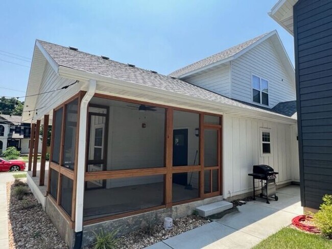 Building Photo - Springfield's first pocket neighborhood!! ...