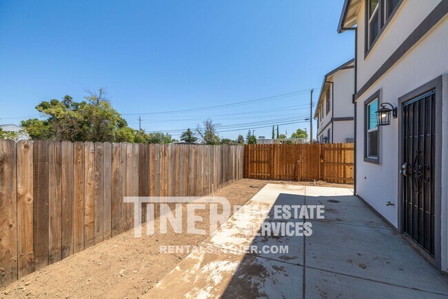 Building Photo - 1511 Bell St