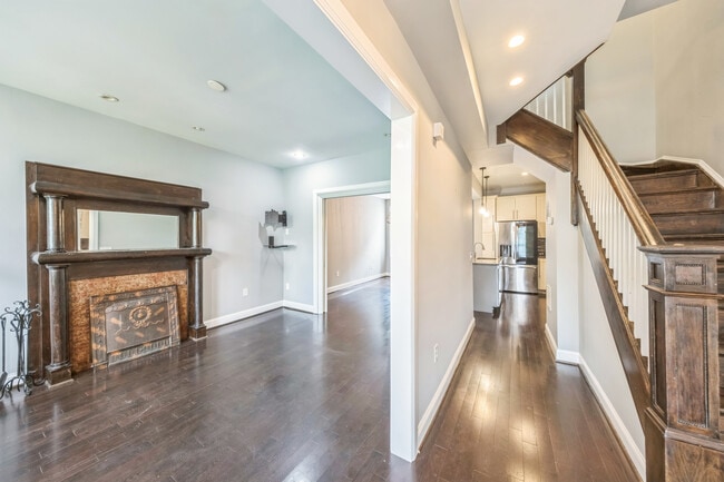 Building Photo - 723 K St NE