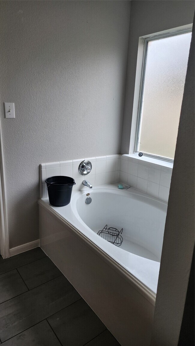 Building Photo - 22207 Greengate Dr