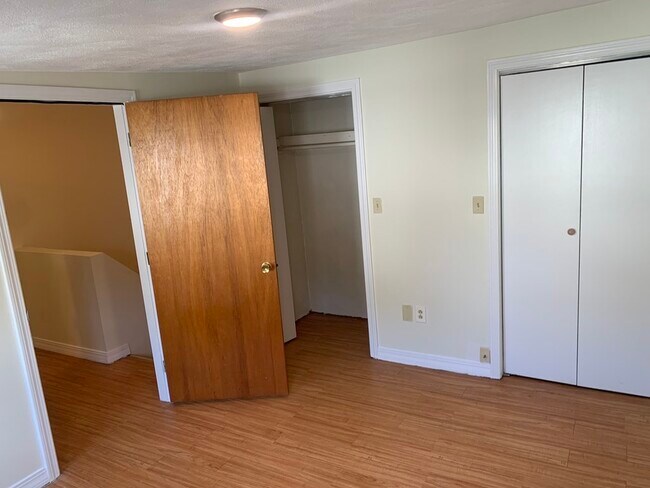 Building Photo - 138 Thorndike St