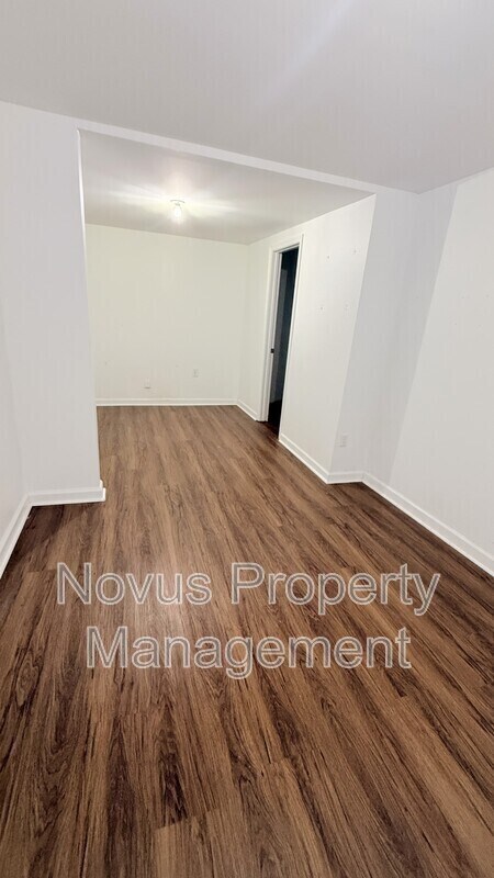Building Photo - 3395 Woodlake Ln