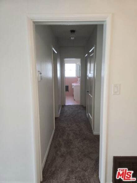 Building Photo - 6243 S Fairfax Ave