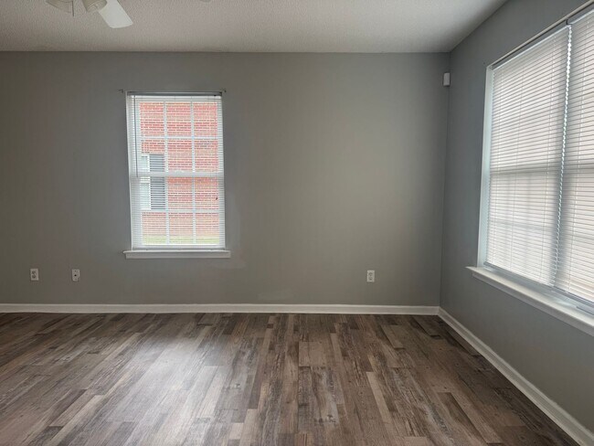 Building Photo - 2500 Barnesdale Wy