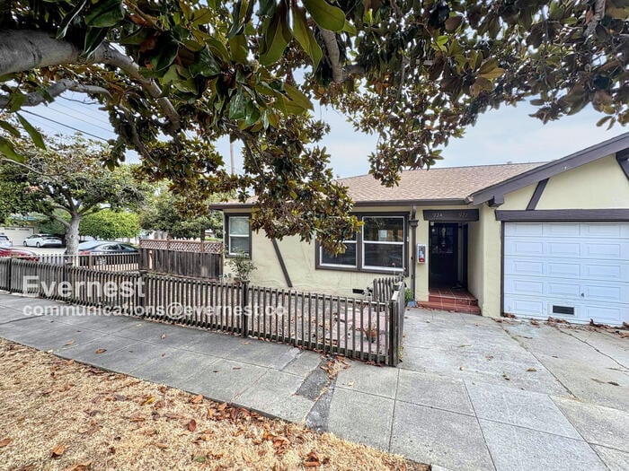 Primary Photo - 924 Allerton St