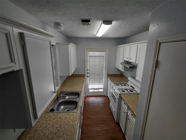 Building Photo - 3203 Mourning Dove Dr