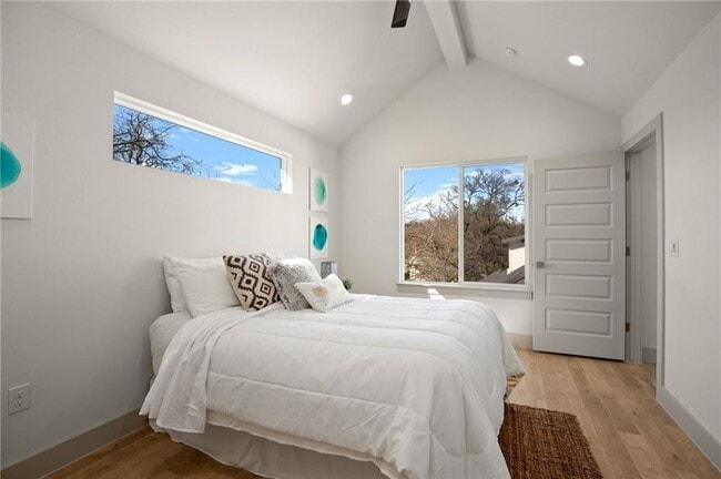 Building Photo - 2413 E 9th St