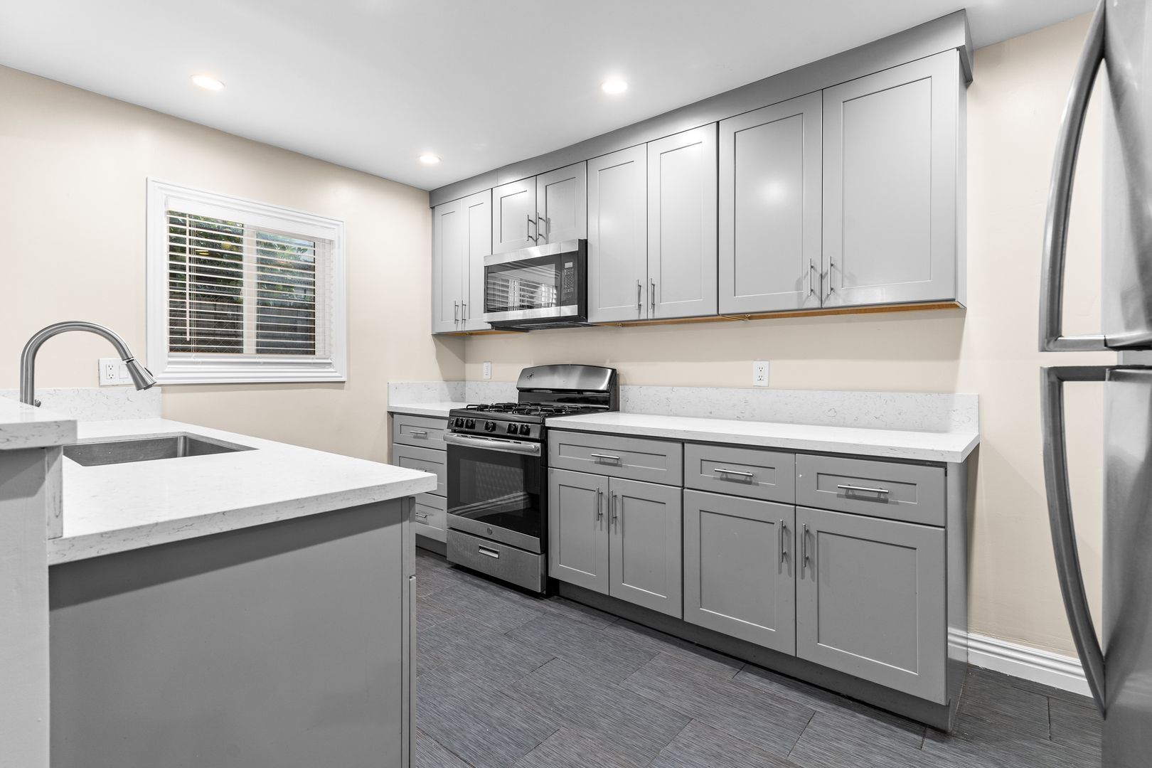 Building Photo - 1831 Lime Ave