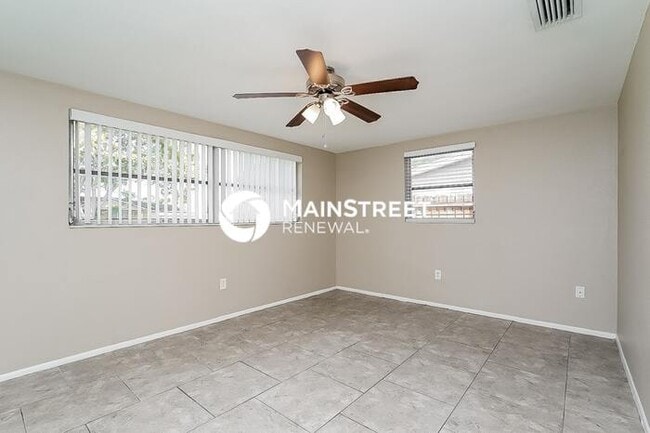Building Photo - 2 Bedroom Pet-Friendly Home in Port Richey...