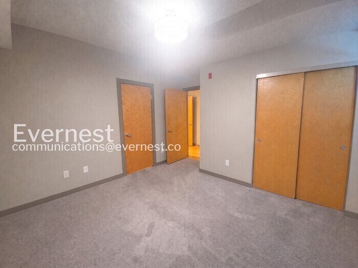 Building Photo - 2900 Wyandot St