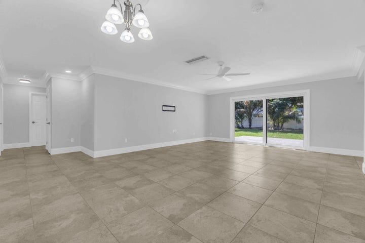 Building Photo - 1180 SW 17th St