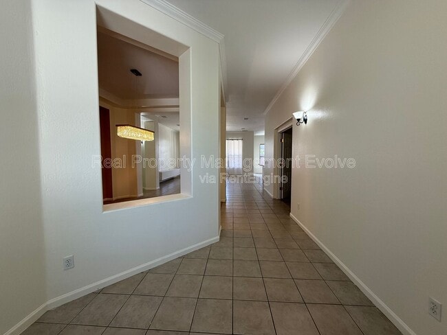 Building Photo - 281 W Flamingo Dr