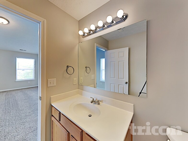 Building Photo - 4066 Knollwood Ave