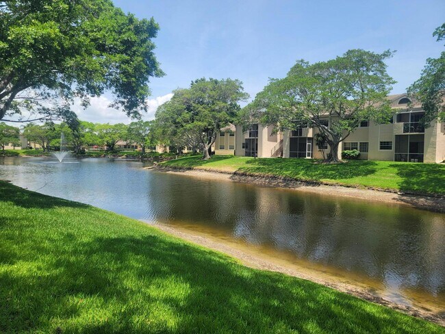 Building Photo - 611 Cypress Lake Blvd