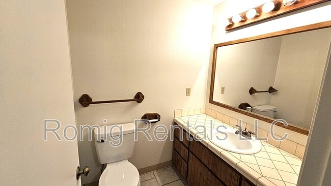 Building Photo - 1602 SE 145th Ct
