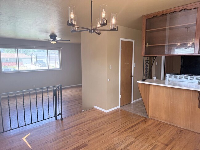 Building Photo - 1419 Prado Dr