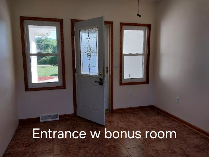 Entrance with bonus room - 12006 7 1/2 Mile Rd