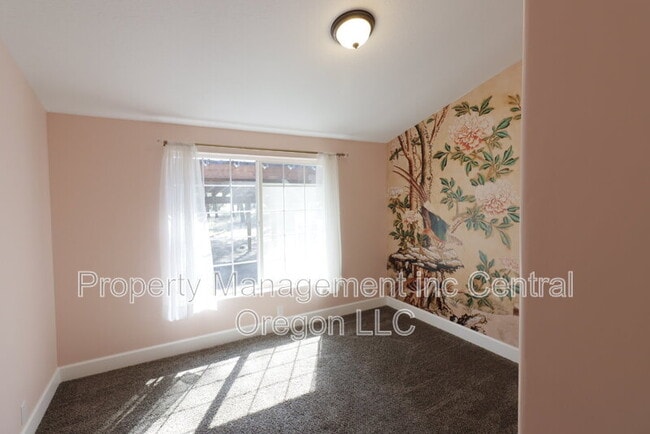 Building Photo - 15550 Rim Dr