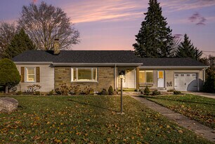 Building Photo - 204 E Spring St