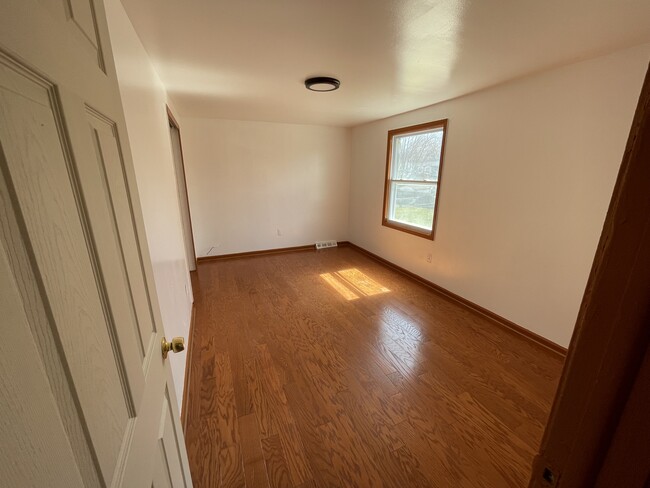 Building Photo - 165 Berehaven Dr