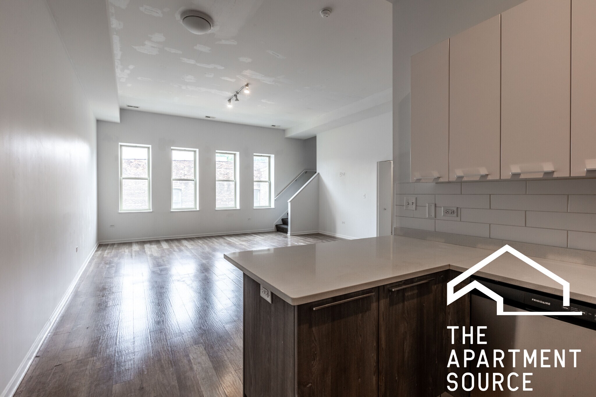 Building Photo - 2700 W North Ave