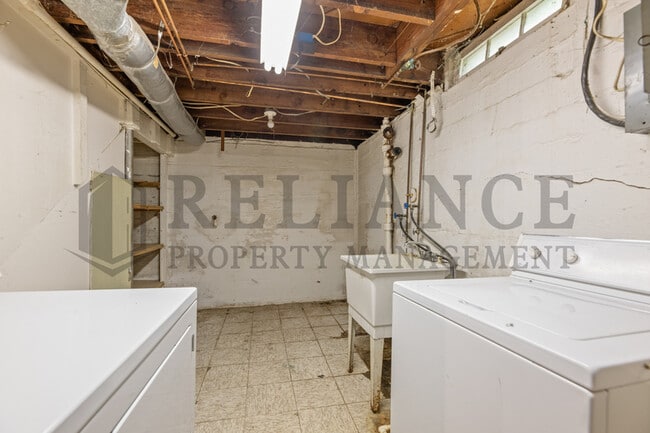 Building Photo - 636 S Clifton Ave