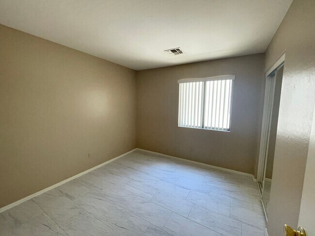 Building Photo - 4 Bedroom, 2 Bath New paint and flooring